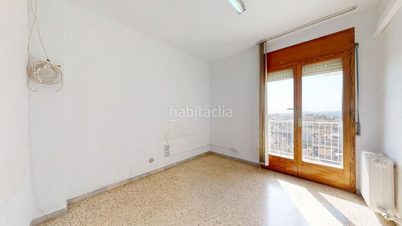 Foto 63ee5960-b9cb-4b56-98ca-9318dd43ab15. Flat with fireplace heating parking in Eixample Sabadell
