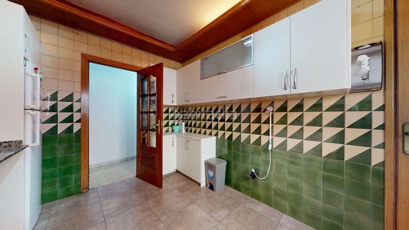 Foto 7ea74adb-b17e-484e-9eba-342f3e67d258. Flat with fireplace heating parking in Eixample Sabadell