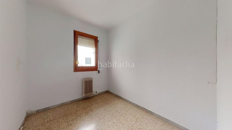 Foto ca2aa55b-985d-4016-b991-5368ed26a2b0. Pis amb xemeneia calefacció aparcament a Eixample Sabadell