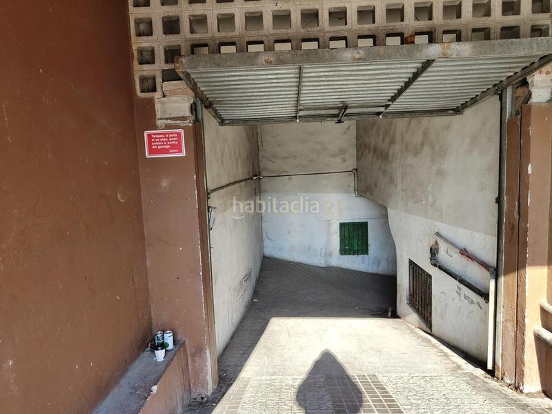 Foto d2ba0b2b-f070-4187-a8cb-09e570843496. Parking coche en Banyoles