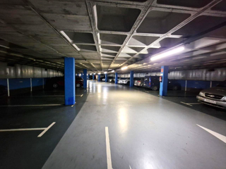 Parking coche en Llefià