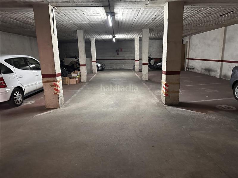 Foto 697353c0-6c2c-45b2-aec0-00099468c357. Parking coche en calle oliva en Creu de la Mà Figueres