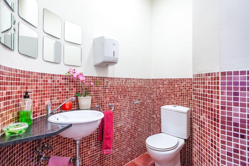 Foto d691094b-cd62-4351-80e6-7381b747dd27. Pas-de-porte local commercial dans riu congost 5 dans Badalona