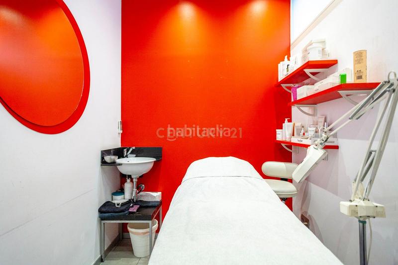 Foto 1b46d147-e09f-46e0-add3-bea4c744b772. Traspàs local comercial a riu congost 5 a Lloreda Badalona