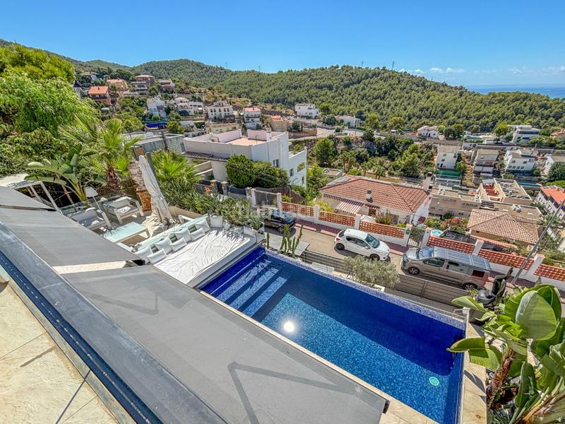 Foto 1a72ca50-3c5c-4a3d-a131-a4490cb5cc97. Casa en av. dels garrofers vivir el mediterráneo desde lo más alto quintmar en Sitges