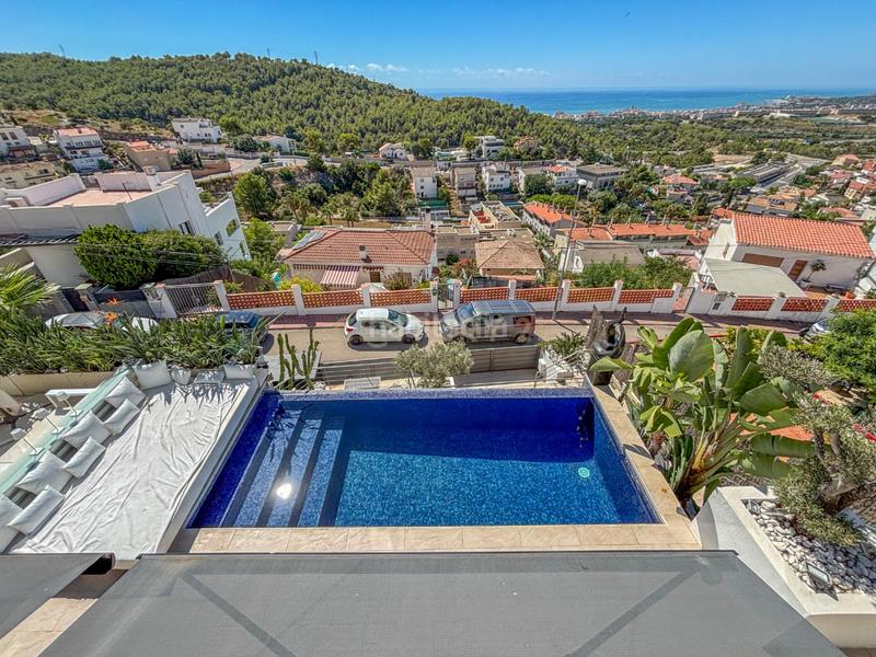 Foto 752f2a34-54ef-4626-b7ea-1046196f149e. Casa en av. dels garrofers vivir el mediterráneo desde lo más alto quintmar en Sitges