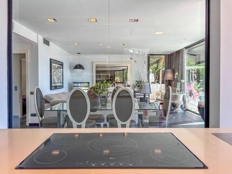 Foto 8828e8ff-52c1-43c5-8938-3dd76dc5f2e8. Casa en av. dels garrofers vivir el mediterráneo desde lo más alto quintmar en Sitges