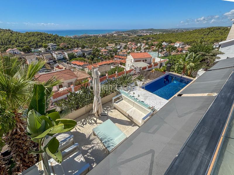 Foto b92847bc-5745-466a-ad1e-d13c812a9b52. Casa en av. dels garrofers vivir el mediterráneo desde lo más alto quintmar en Sitges