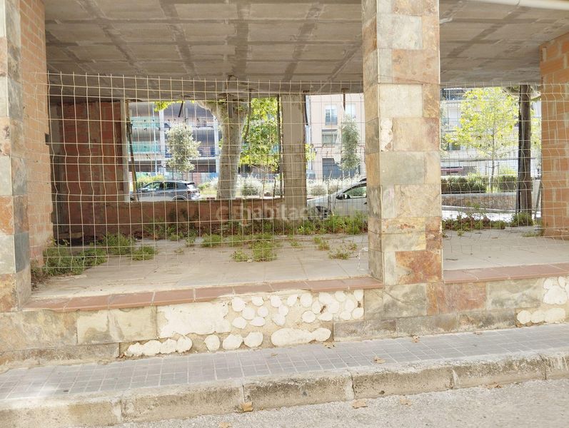 Foto 505fd612-5d29-4e02-be37-c7796a28ac24. Edifici a riera i penya a Arenys de Munt
