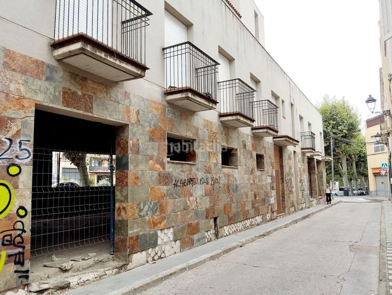 Foto f00b0ce7-2200-4ae4-becb-7ae3121b49a1. Edifici a riera i penya a Arenys de Munt