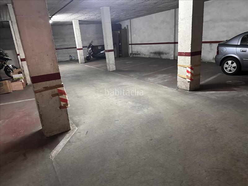 Foto b21147e6-a057-4ad3-a1cd-723d5b383428. Autoparkplatz in calle oliva in Creu de la Mà Figueres