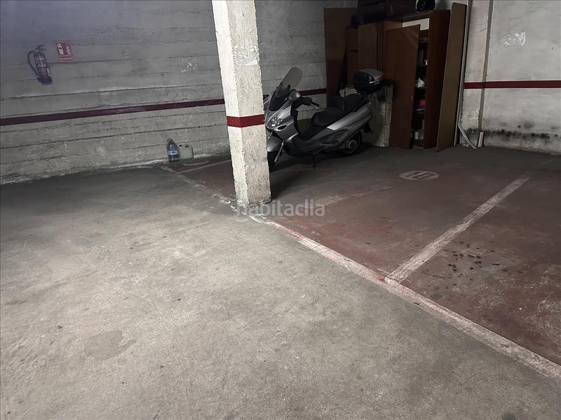 Foto e79528a7-3b4d-4835-a236-2e1f93da4d3d. Parking voiture dans calle oliva dans Creu de la Mà Figueres