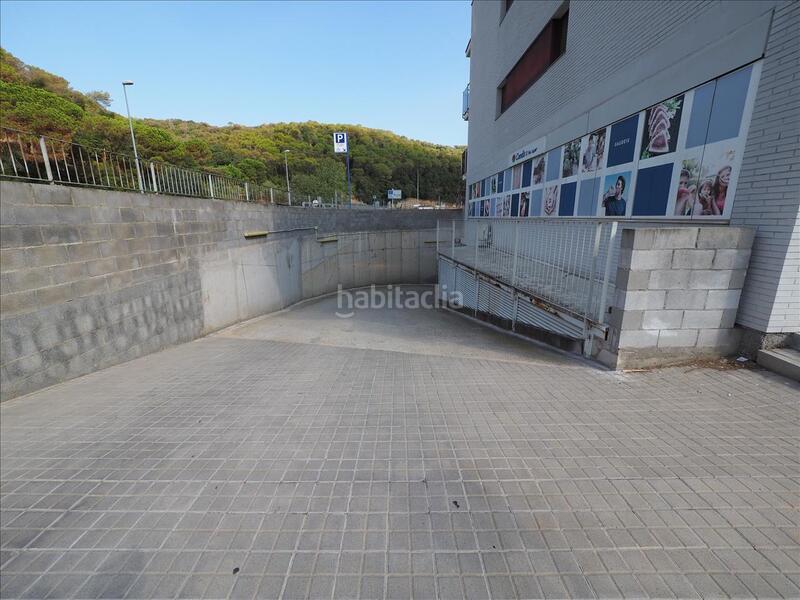 Foto 62905bf1-f84e-4982-b71e-ca525ae985a5. Autoparkplatz in de la bomba in Dosrius poble Dosrius