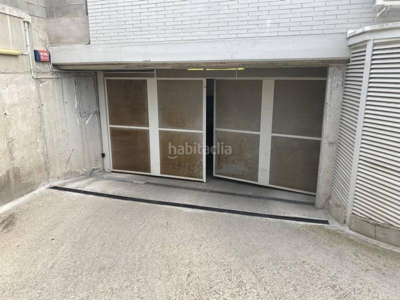 Foto cd9f7528-23a2-4219-b259-604fa8d1552d. Parking voiture dans de la bomba dans Dosrius poble Dosrius