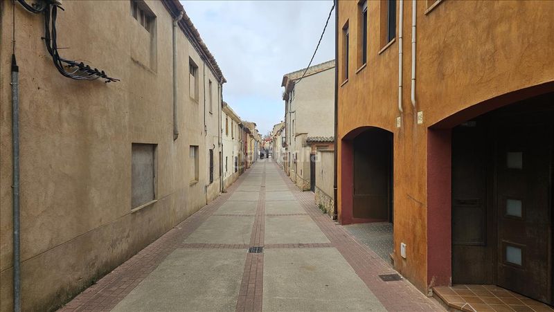 Foto 2c6bb7b0-c3b9-438e-aa60-3613f23221f6. Casa a cl del pedro a Bisbal d´Empordà (La)