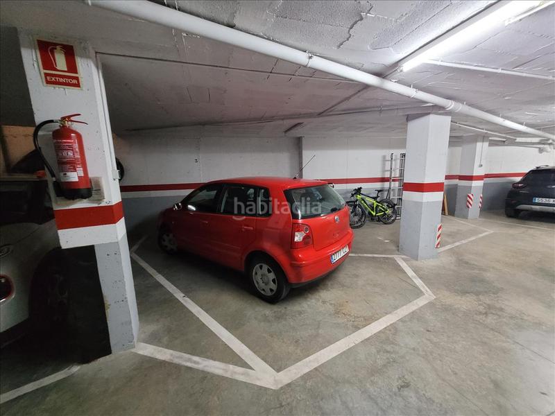 Foto e46d2386-e00c-4dfb-aebc-3d5f7940b97f. Parking coche en cendrassos en Eixample-Horta Capallera Figueres