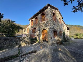 Casa in Colomer de dalt. polígono 1.parcela. Exclusivo conjunto histórico y finca forestal de 200 hectáreas e