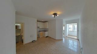 Appartement  Santa coloma, 76. Piso luminoso en carretera santa coloma con ascensor y 3 habitac