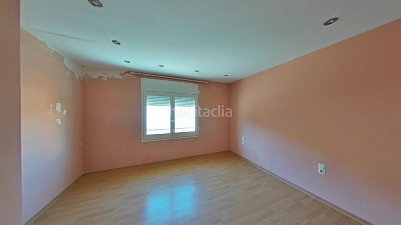 Foto 0a5b5fd8-c87e-4635-9bd9-c7db5fd73a60. Casa a calle roure a Olot
