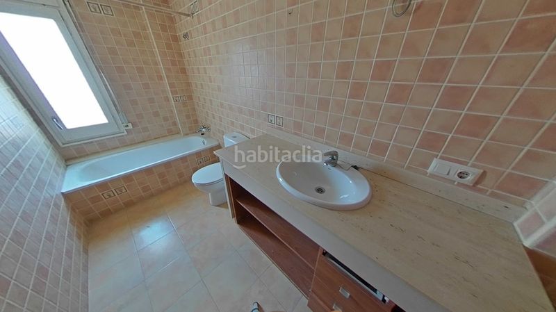 Foto 6dfe7434-31e9-43e9-bde0-8b1ec4e4c8c7. Casa a calle roure a Olot