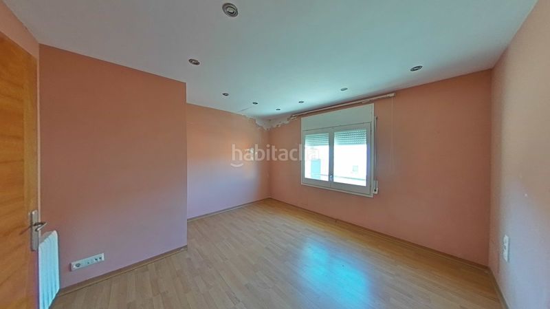 Foto 78d06a5c-22ad-4358-8dc3-918db3e22682. Casa a calle roure a Olot
