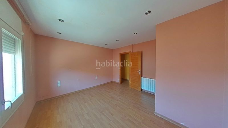 Foto 8dbf20f6-6b41-4473-bb74-6e3de8f2eec4. Casa a calle roure a Olot