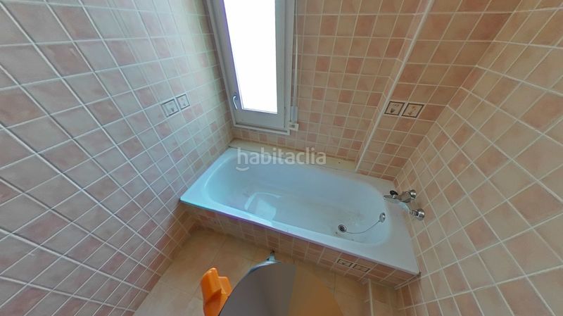 Foto 9d6639c0-cc15-4f47-bef4-2a402312c3c5. Casa a calle roure a Olot