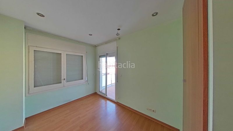 Foto c35b6625-7a3b-487b-bc69-e93cf8d3975e. Casa a calle roure a Olot