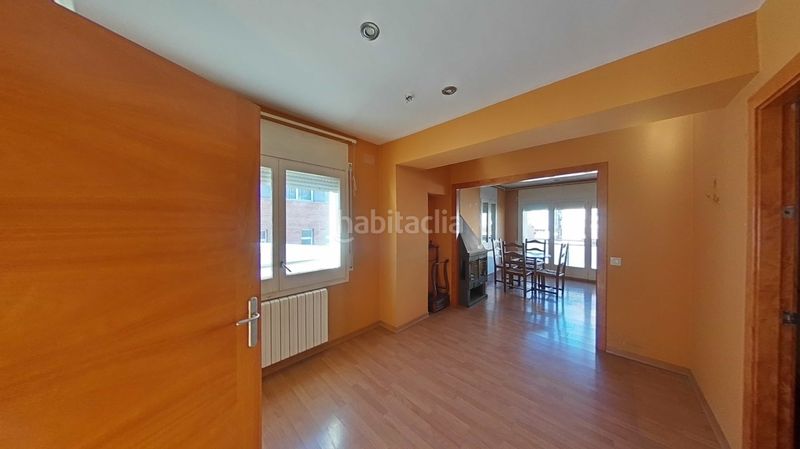 Foto f281f1fe-d6f2-4f52-8b51-9d5511bd2f78. Casa a calle roure a Olot