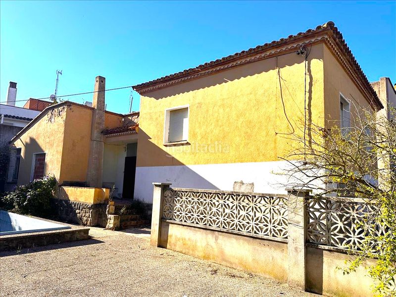 Foto e67c5611-6d42-4a3a-87dd-8328e008dbf0. Casa amb piscina a Poble Nou-Olivar Gran Figueres