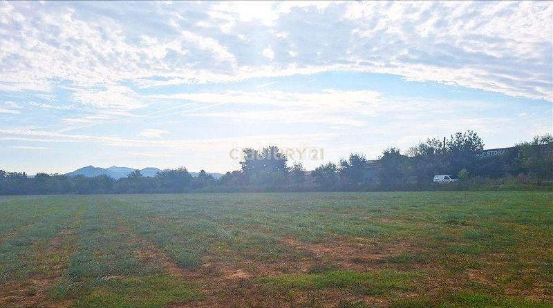 Foto a3e28213-9e94-49f9-9029-32ef44454e25. Terreny residencial a 2. parcela a Puigmal - Mas Nou Empuriabrava