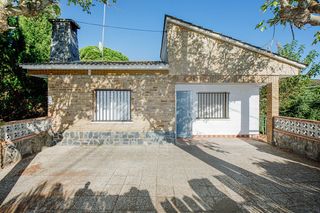 Casa en Residencial Park. Casa unifamiliar con parcela exterior en maçanet de la selva