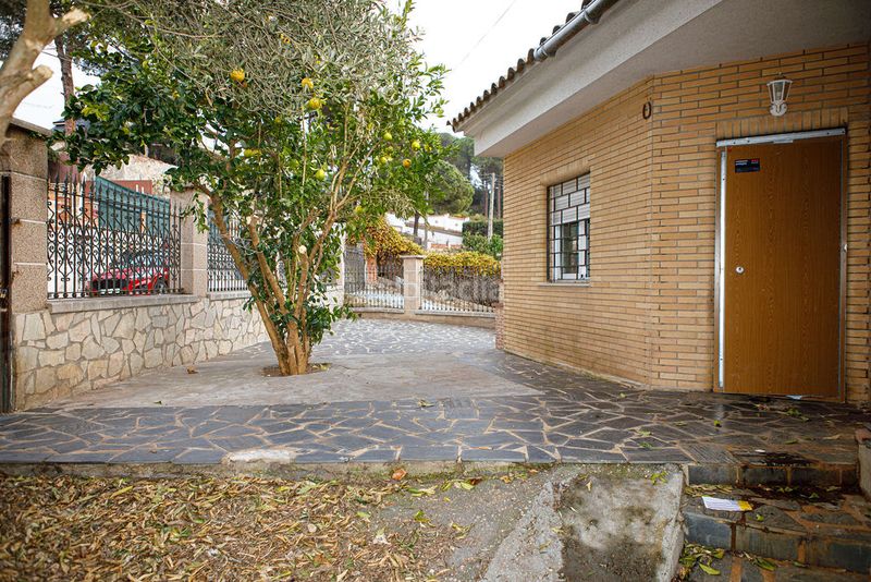 Foto 0344b7ea-9a63-4ba2-ab49-d176303132c9. Casa a garrofer a Aiguaviva Parc Vidreres