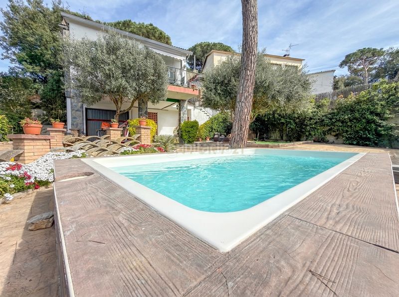 Foto 757b8fd9-4f1c-4a4a-bcdd-b17ee9c4c033. Casa amb aparcament piscina a Can Massuet del Far Dosrius