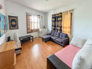 Apartament a Sant Cebrià de Vallalta. Planta baja independiente de 4 habitaciones en el centro de sant