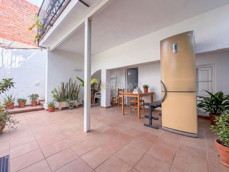 Foto f617d92a-d537-4931-9cfe-125c2788d98b. Casa adossada a Sant Crist Badalona