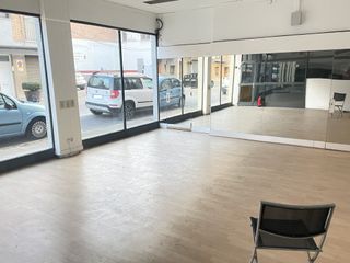 Local Comercial en Torelló. Local comercial amb un gran ventall d'usos.