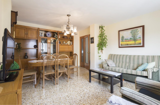 Flat in Torell. Pis molt ampli, ben conservat i assolellat, a prop de tots els s