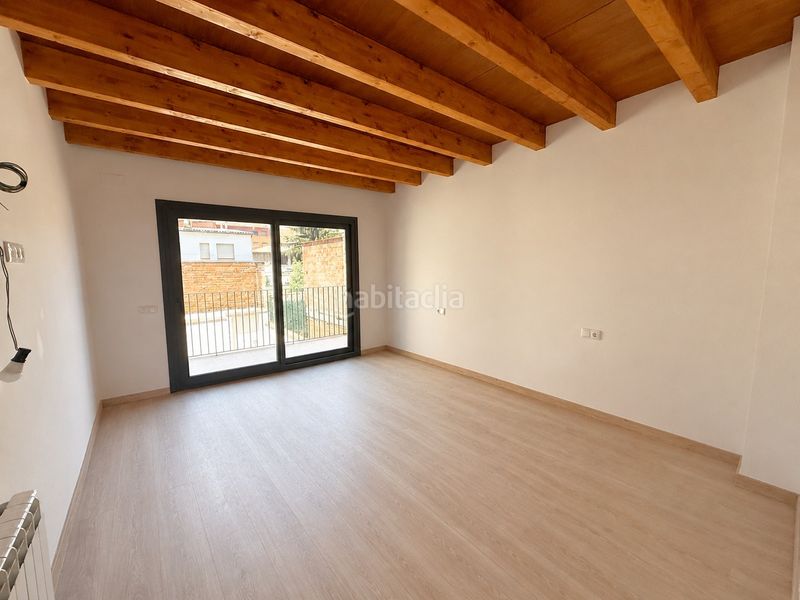 Foto f020ba58-fc75-4fe2-999f-2e8e7d2a9097. Casa amb calefacció aparcament a Manlleu
