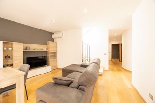 Dúplex a Sant Pere de Torelló. Dúplex amb terrassa solàrium i plaça d’aparcament a sant pere de
