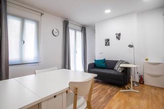 Location Appartement  Carrer d'alcanar. Confortable y encantador piso con balcón