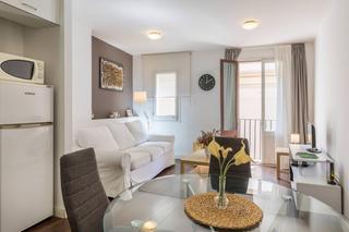 Location Appartement  Carrer de sant pau. Amplio piso en alquiler para estudiante