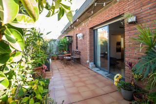 Alquiler Piso  Carrer del dos de maig. Coqueto piso de 2 habitaciones con terraza en alquiler