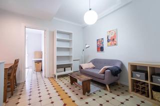 Location Appartement  Carrer d'en grassot. Muy bonito piso de 2 dormitorios con balcón en alquiler