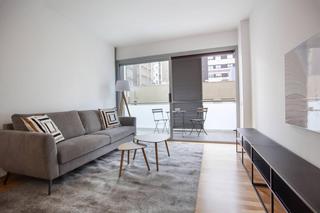 Location Appartement  Carrer del comte borrell. Piso de 2 habitaciones con terraza en alquiler