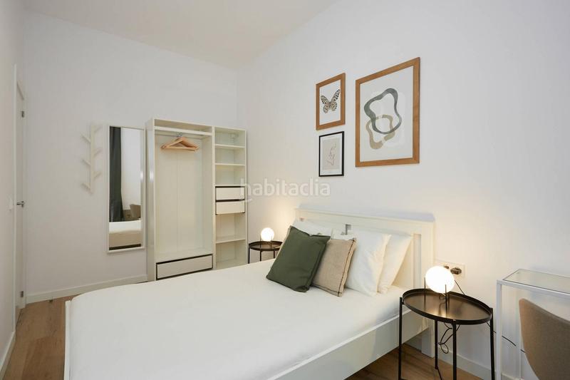 Foto 1718ad3a-4559-4558-8c4b-2a76ea3a89f6. Rent flat in El Camp de l´Arpa del Clot Barcelona