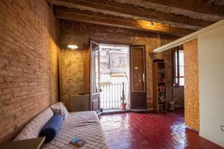 Rent Flat  Carrer de la cera. Piso rstico con encanto en alquiler