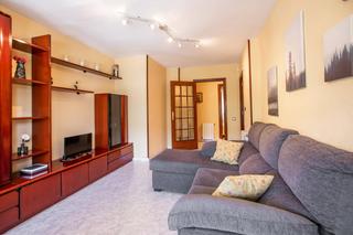 Location Appartement  Carrer de l'alumini. Cómodo piso de 3 dormitorios en alquiler