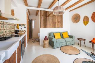 Miete Etagenwohnung  Carrer de cabanes. Cálido piso de 1 dormitorio con terraza en alquiler