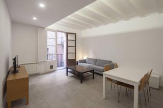 Rent Flat  Carrer dels boters. Piso funcional de 1 dormitorio con balcn en alquiler